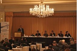Sebastian Cabello discussing rival band plans to 700MHz band plan 