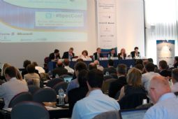 Delegates enjoying the session focusing on Digital Dividend, chaired by Catherine Trautmann MEP