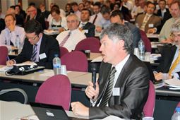 Pearce O'Donohue (EU Commission) asks a question from the floor