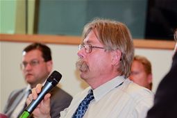 Ruprecht Niepold (European Commission) provides his thoughts from the floor