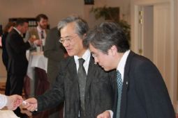 Ken Sakamura arriving at event 