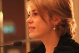 Lorena Boix Alonso delivering her keynote presentation 