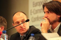 Ulric Jerome, Executive Director Pixmania watched by Luc de Munck, Managing Director International Parcels and E‐Commerce, bpost 